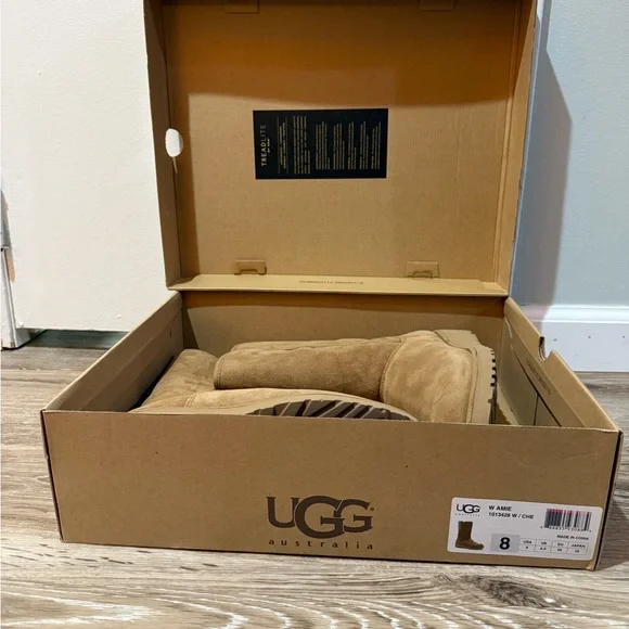NWT & Box UGG Tan Winter Boots with Sheepskin Lining - Picture 4 of 10